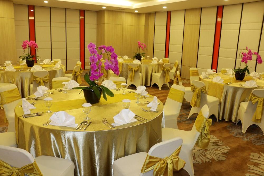Hotel Santika Mega City Bekasi Dış mekan fotoğraf