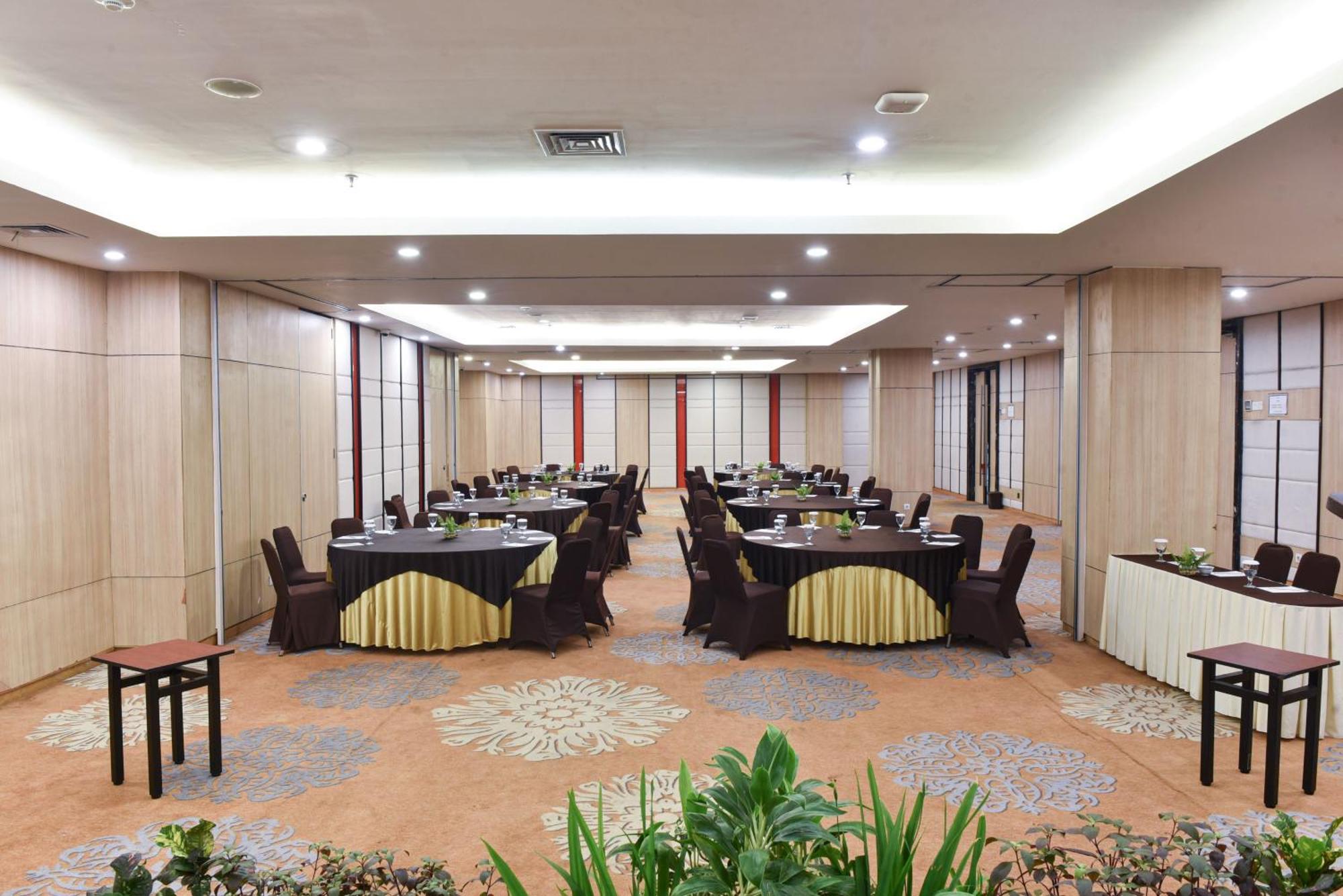 Hotel Santika Mega City Bekasi Dış mekan fotoğraf