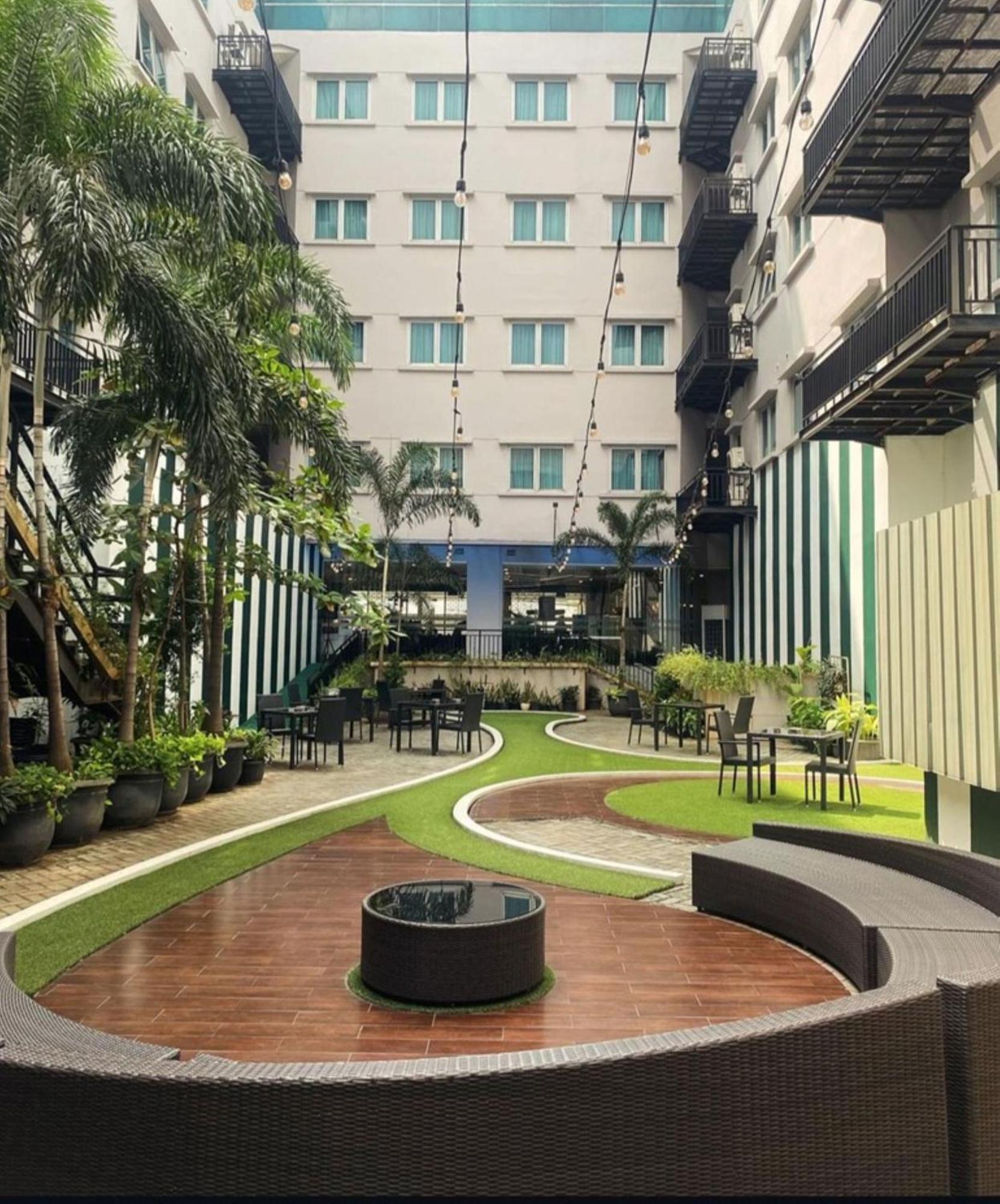 Hotel Santika Mega City Bekasi Dış mekan fotoğraf